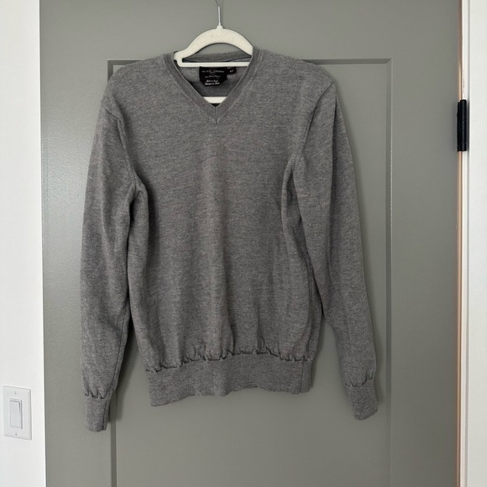 Black Brown 100% Merino Wool Vneck Gray Sweater Men Medium
Condition 8.5/10